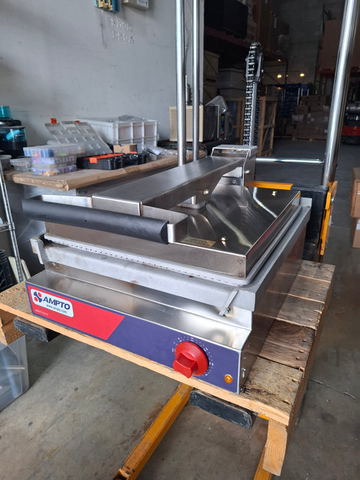 (USED) AMPTO SSGE Panini Grill 17'' x 18'' ribbed