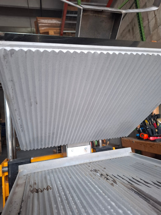 (USED) AMPTO SSGE Panini Grill 17'' x 18'' ribbed