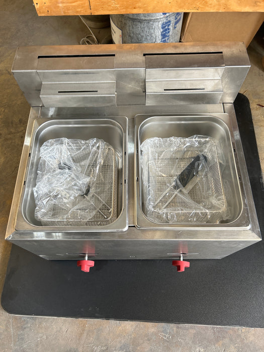 F2BGVE Gas Countertop fryer 2 Baskets - 9 Liters ea.